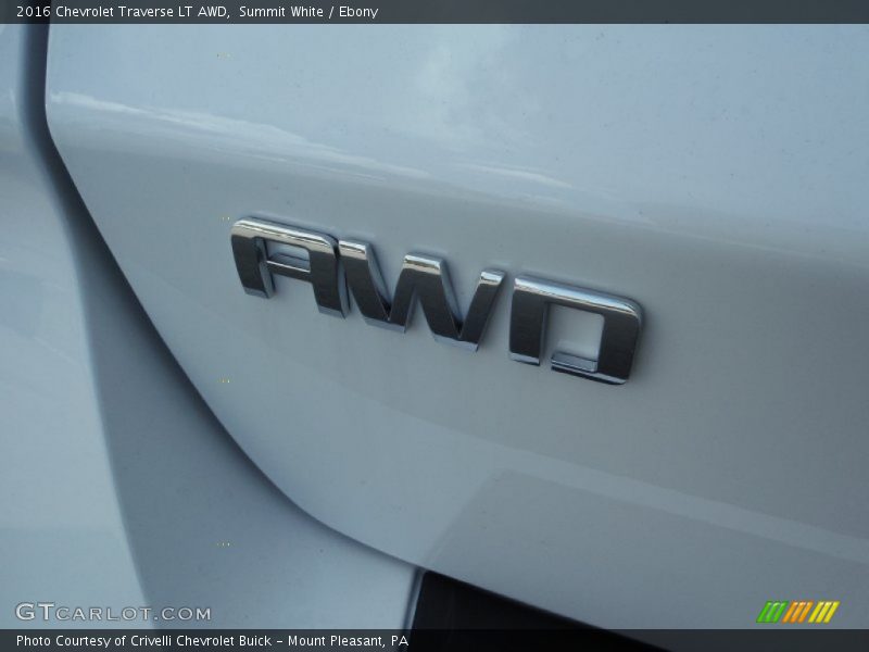 Summit White / Ebony 2016 Chevrolet Traverse LT AWD