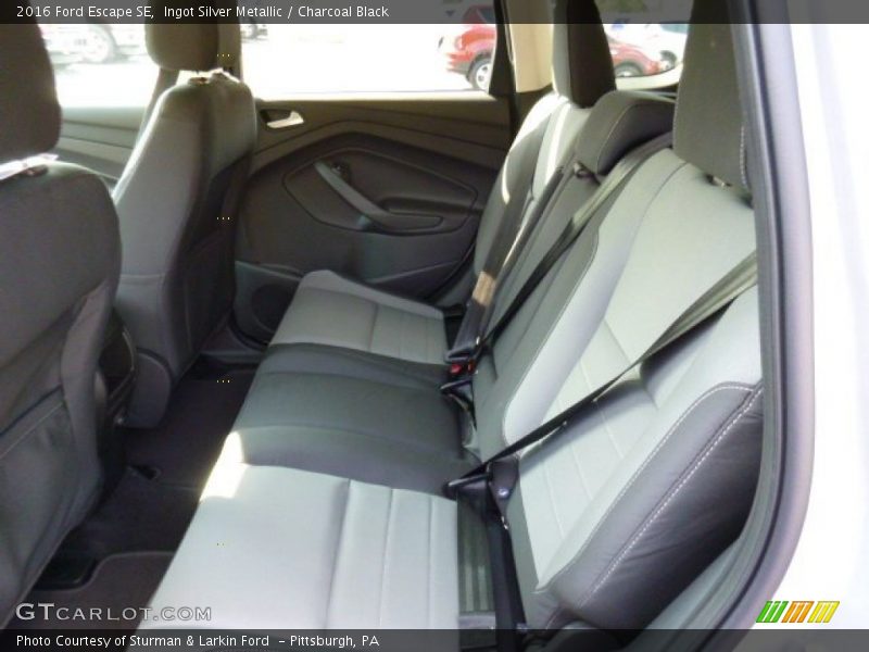 Ingot Silver Metallic / Charcoal Black 2016 Ford Escape SE