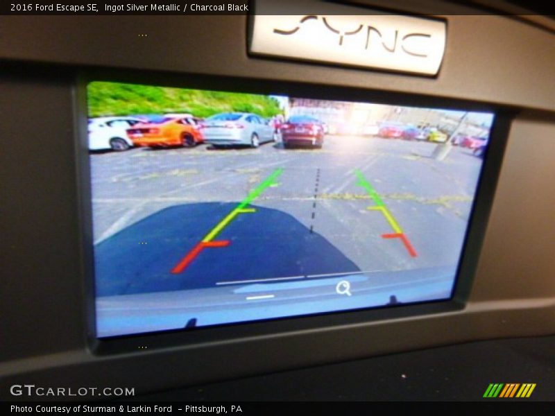 Ingot Silver Metallic / Charcoal Black 2016 Ford Escape SE