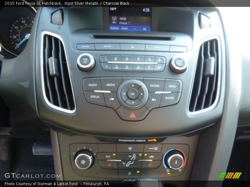 Ingot Silver Metallic / Charcoal Black 2015 Ford Focus SE Hatchback