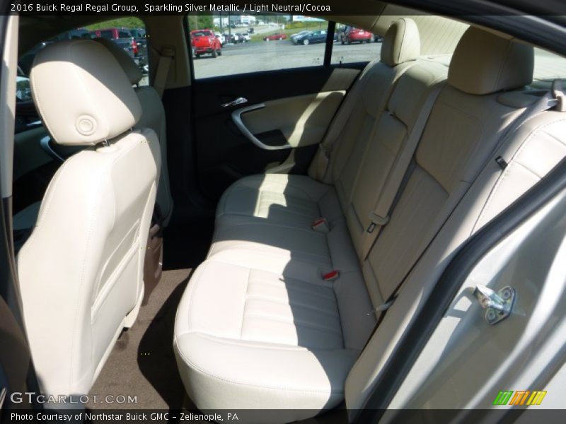 Sparkling Silver Metallic / Light Neutral/Cocoa 2016 Buick Regal Regal Group