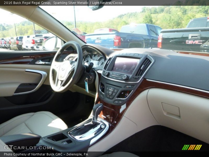 Sparkling Silver Metallic / Light Neutral/Cocoa 2016 Buick Regal Regal Group