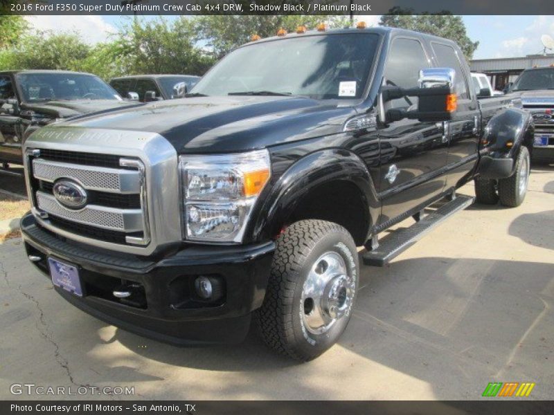 Front 3/4 View of 2016 F350 Super Duty Platinum Crew Cab 4x4 DRW