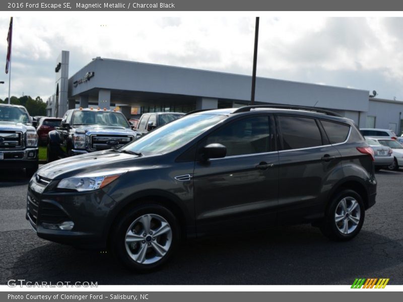 Magnetic Metallic / Charcoal Black 2016 Ford Escape SE