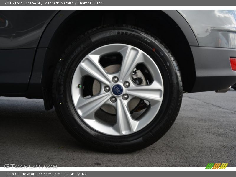 Magnetic Metallic / Charcoal Black 2016 Ford Escape SE