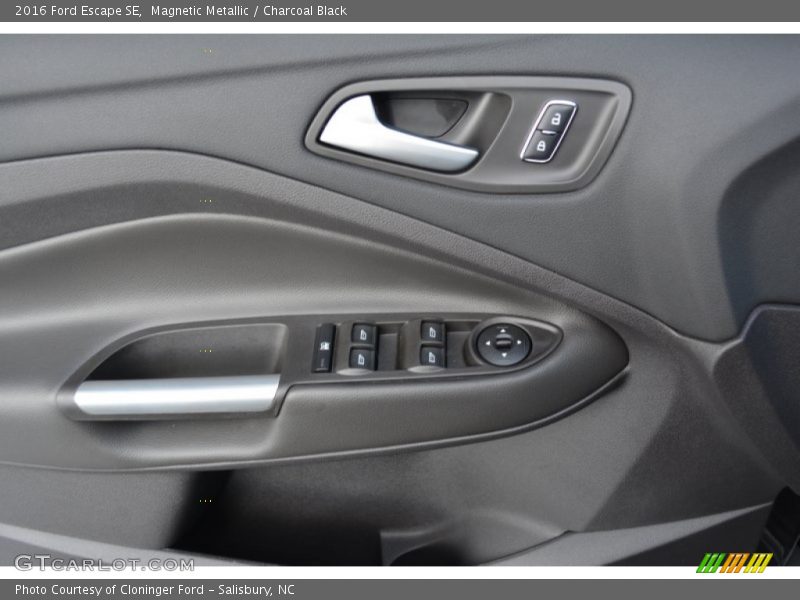 Magnetic Metallic / Charcoal Black 2016 Ford Escape SE