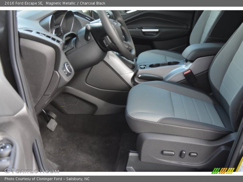 Magnetic Metallic / Charcoal Black 2016 Ford Escape SE