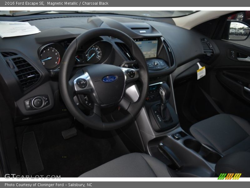 Magnetic Metallic / Charcoal Black 2016 Ford Escape SE