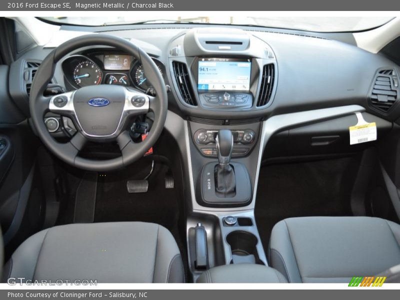Magnetic Metallic / Charcoal Black 2016 Ford Escape SE