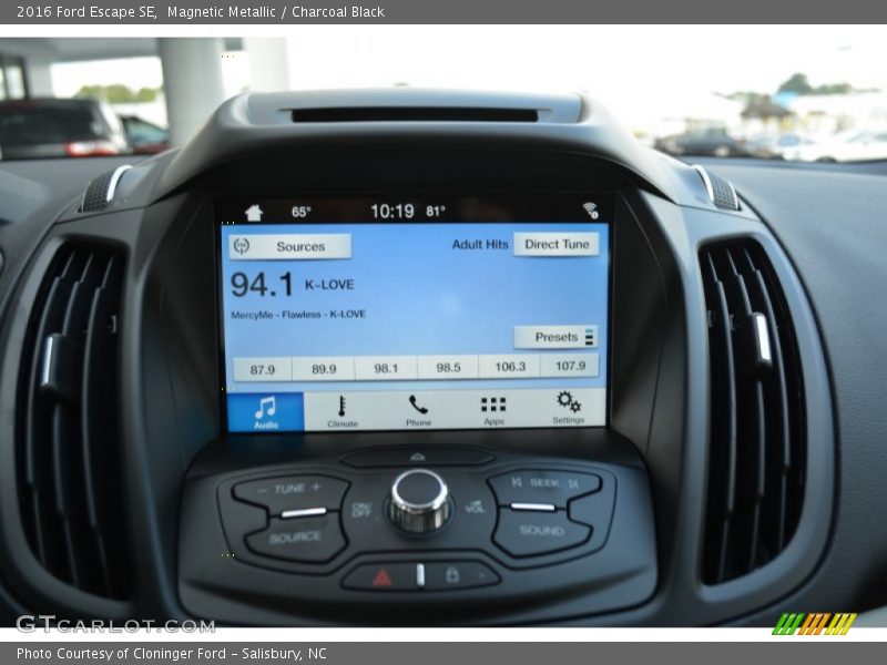 Magnetic Metallic / Charcoal Black 2016 Ford Escape SE