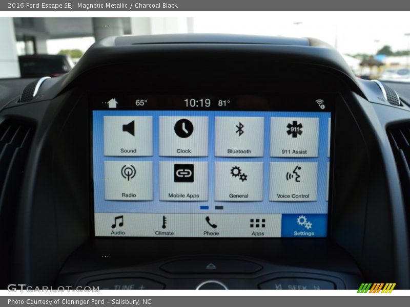 Magnetic Metallic / Charcoal Black 2016 Ford Escape SE
