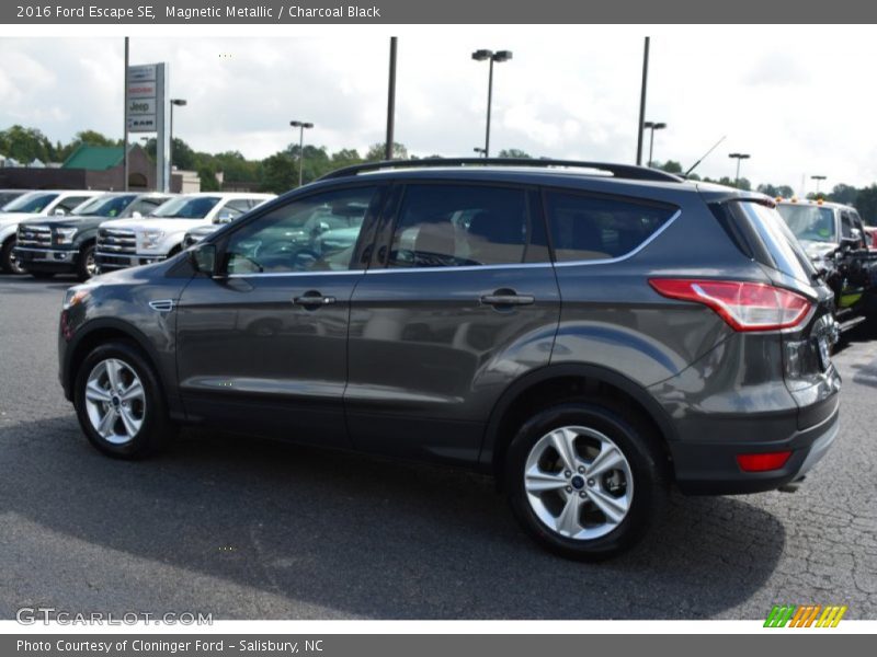 Magnetic Metallic / Charcoal Black 2016 Ford Escape SE