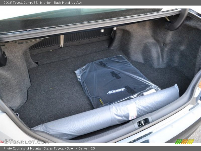 Midnight Black Metallic / Ash 2016 Toyota Camry SE