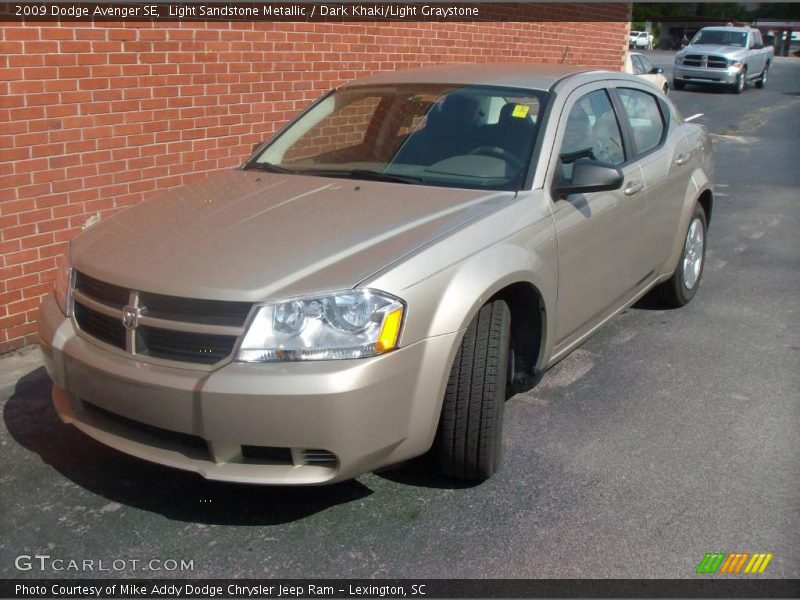 Light Sandstone Metallic / Dark Khaki/Light Graystone 2009 Dodge Avenger SE