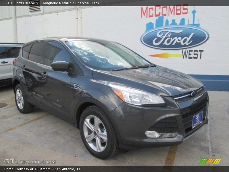 Magnetic Metallic / Charcoal Black 2016 Ford Escape SE