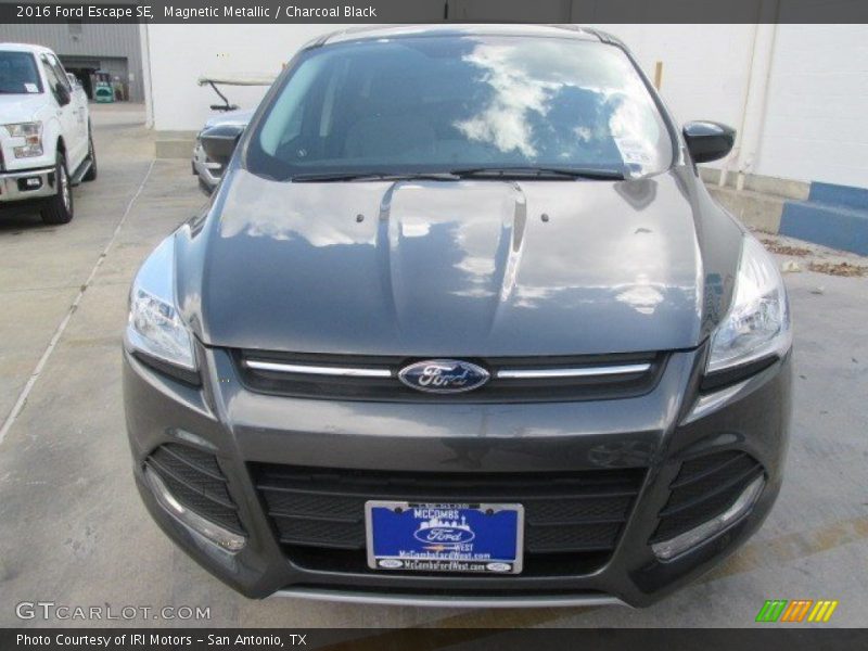 Magnetic Metallic / Charcoal Black 2016 Ford Escape SE