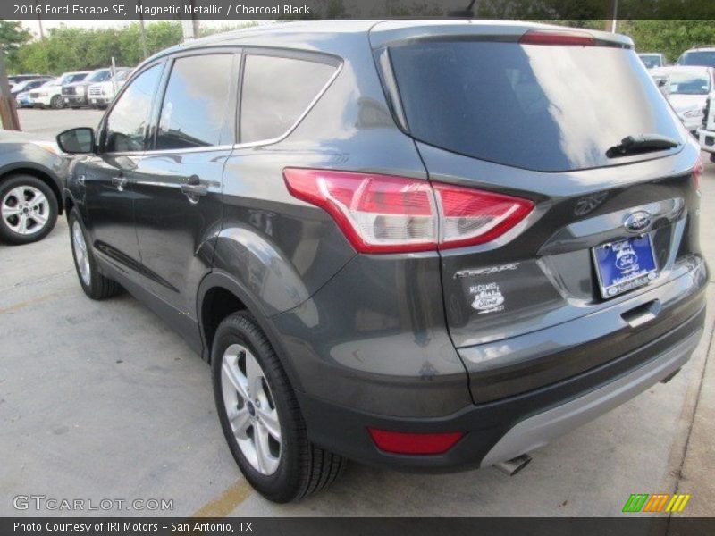Magnetic Metallic / Charcoal Black 2016 Ford Escape SE