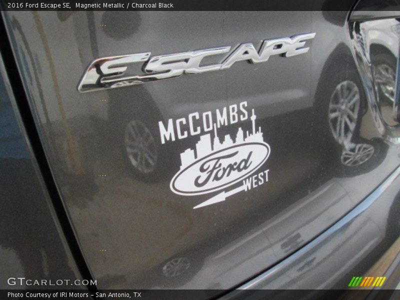 Magnetic Metallic / Charcoal Black 2016 Ford Escape SE