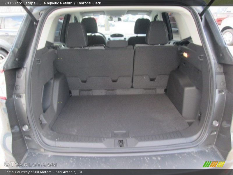 Magnetic Metallic / Charcoal Black 2016 Ford Escape SE