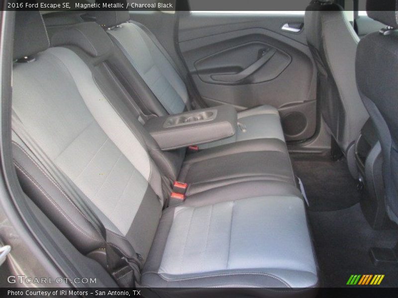 Magnetic Metallic / Charcoal Black 2016 Ford Escape SE