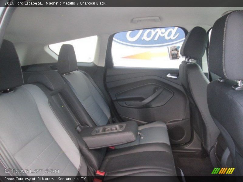 Magnetic Metallic / Charcoal Black 2016 Ford Escape SE