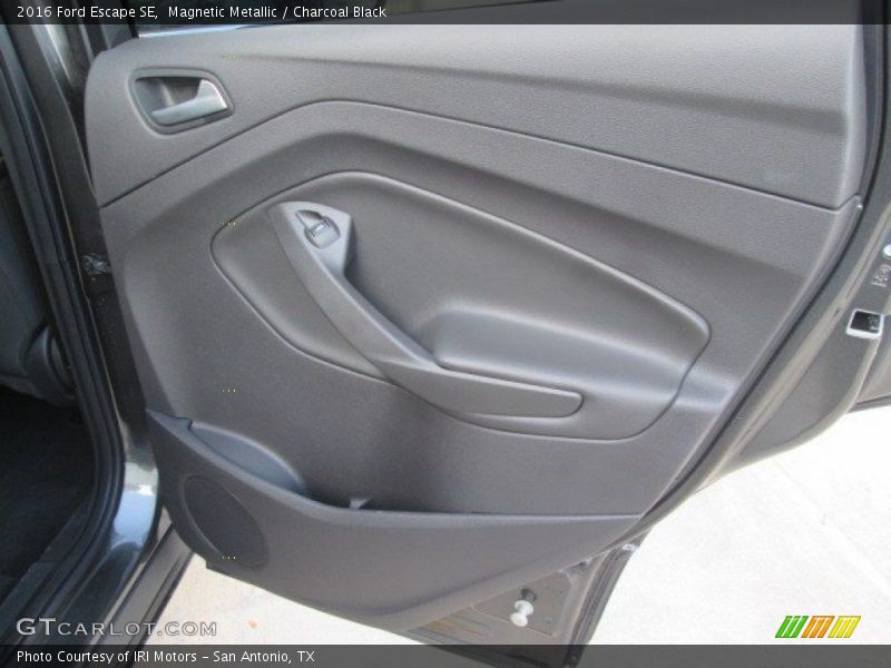 Magnetic Metallic / Charcoal Black 2016 Ford Escape SE