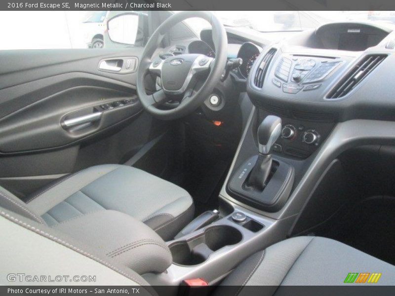 Magnetic Metallic / Charcoal Black 2016 Ford Escape SE