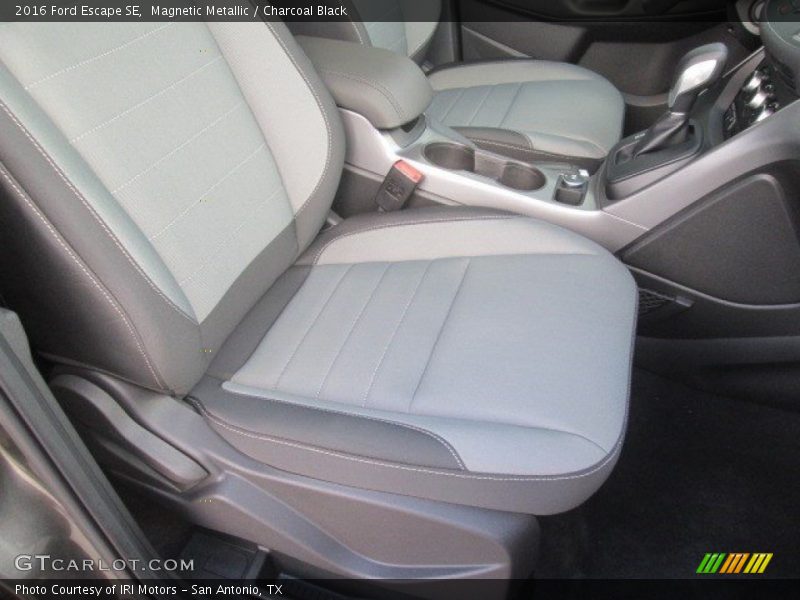 Magnetic Metallic / Charcoal Black 2016 Ford Escape SE