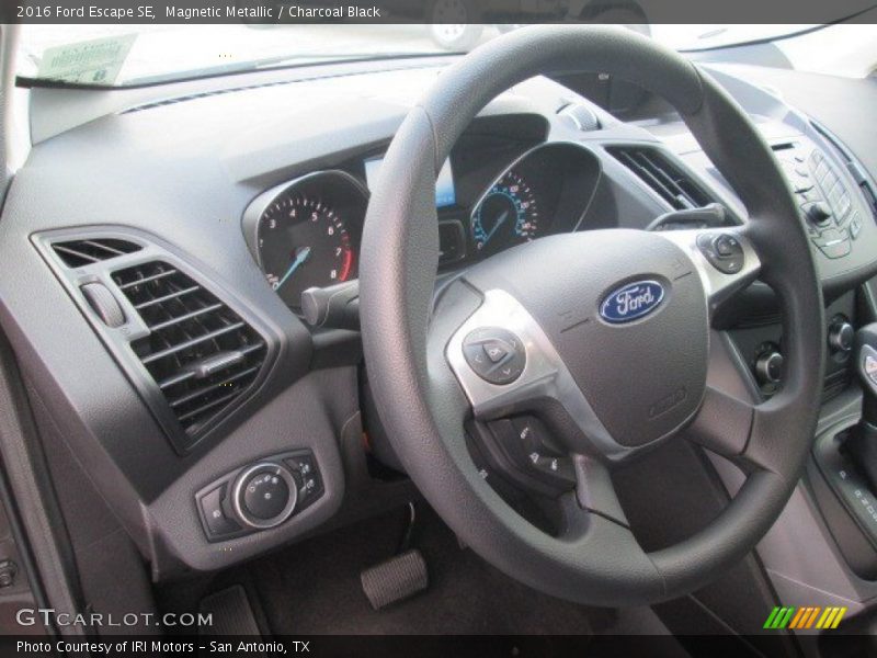 Magnetic Metallic / Charcoal Black 2016 Ford Escape SE