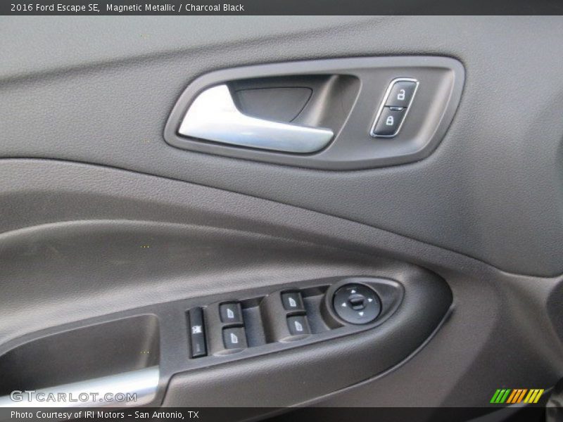 Magnetic Metallic / Charcoal Black 2016 Ford Escape SE