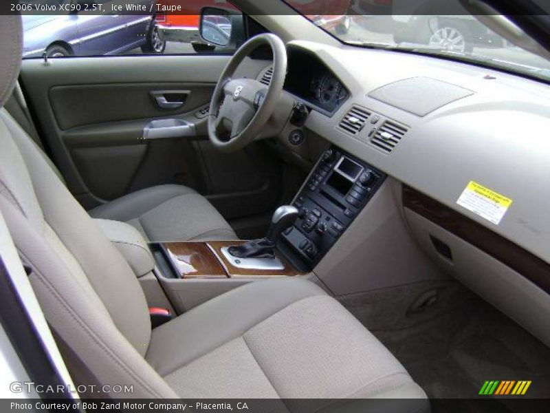 Ice White / Taupe 2006 Volvo XC90 2.5T