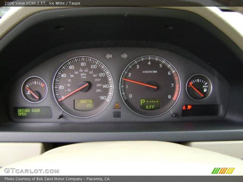 Ice White / Taupe 2006 Volvo XC90 2.5T