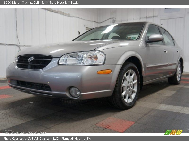 Sunlit Sand Metallic / Black 2000 Nissan Maxima GLE