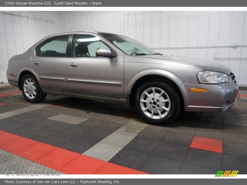 Sunlit Sand Metallic / Black 2000 Nissan Maxima GLE