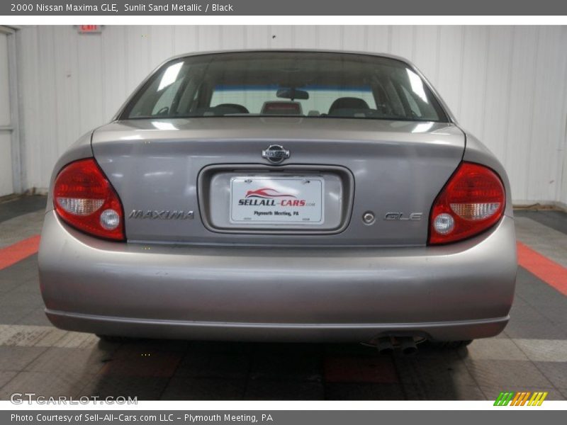 Sunlit Sand Metallic / Black 2000 Nissan Maxima GLE