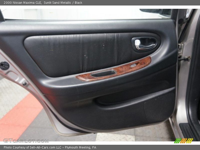 Sunlit Sand Metallic / Black 2000 Nissan Maxima GLE