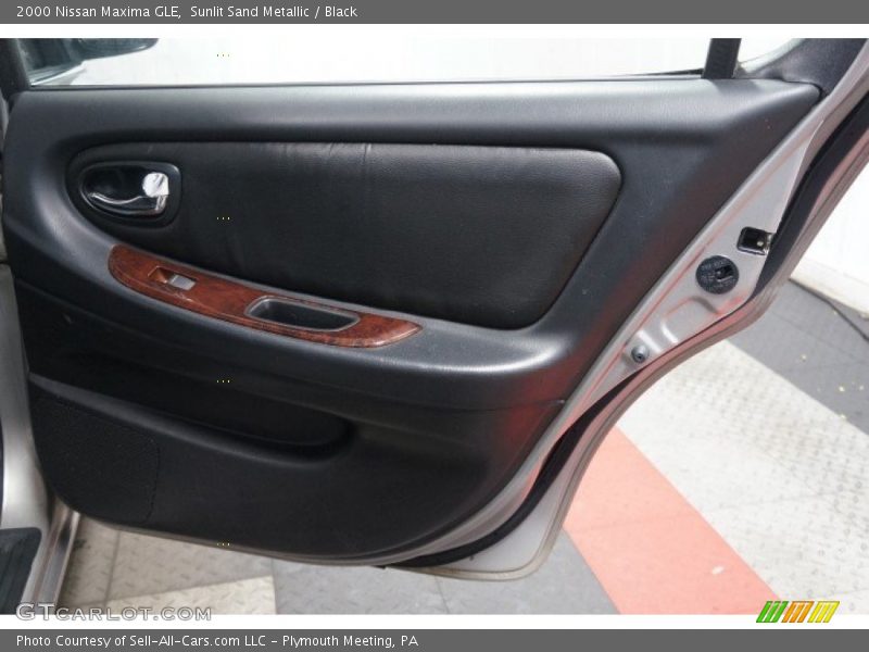 Sunlit Sand Metallic / Black 2000 Nissan Maxima GLE