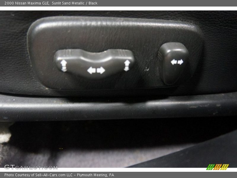 Sunlit Sand Metallic / Black 2000 Nissan Maxima GLE