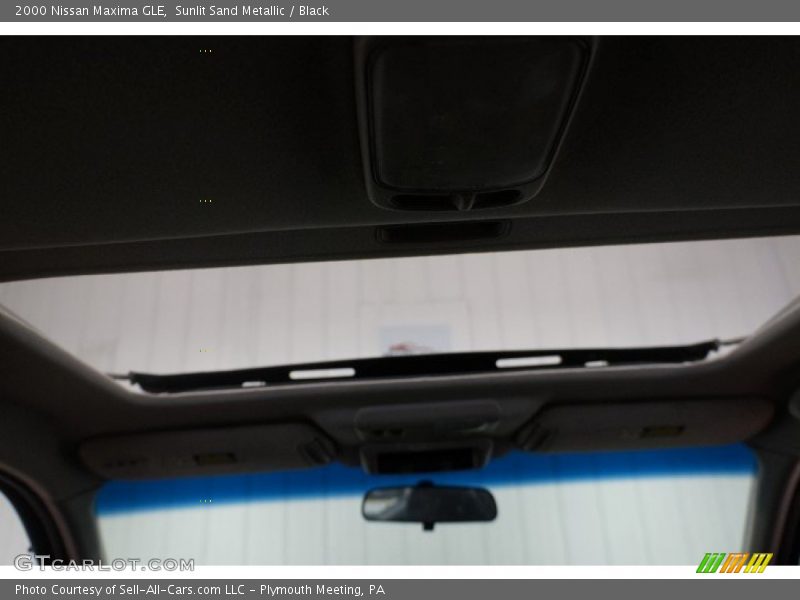 Sunlit Sand Metallic / Black 2000 Nissan Maxima GLE