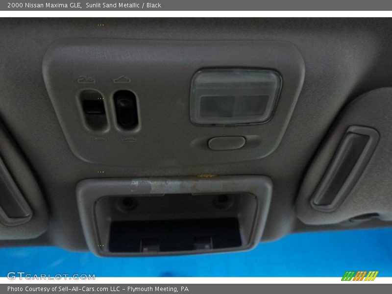 Sunlit Sand Metallic / Black 2000 Nissan Maxima GLE