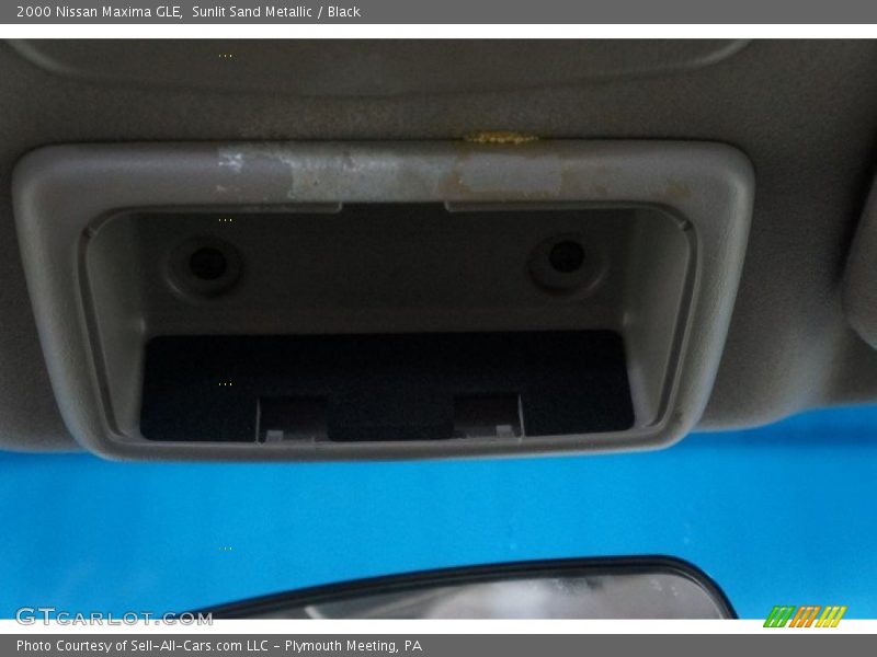 Sunlit Sand Metallic / Black 2000 Nissan Maxima GLE
