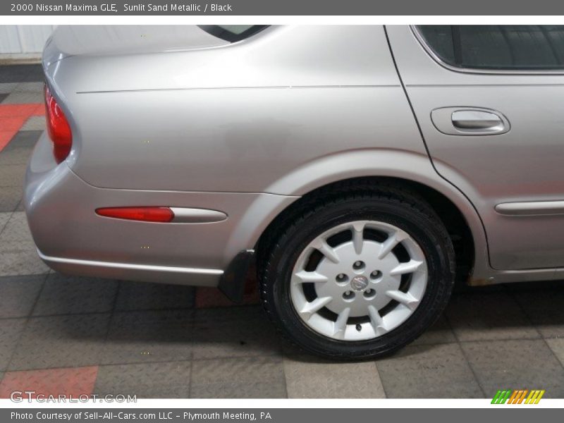 Sunlit Sand Metallic / Black 2000 Nissan Maxima GLE
