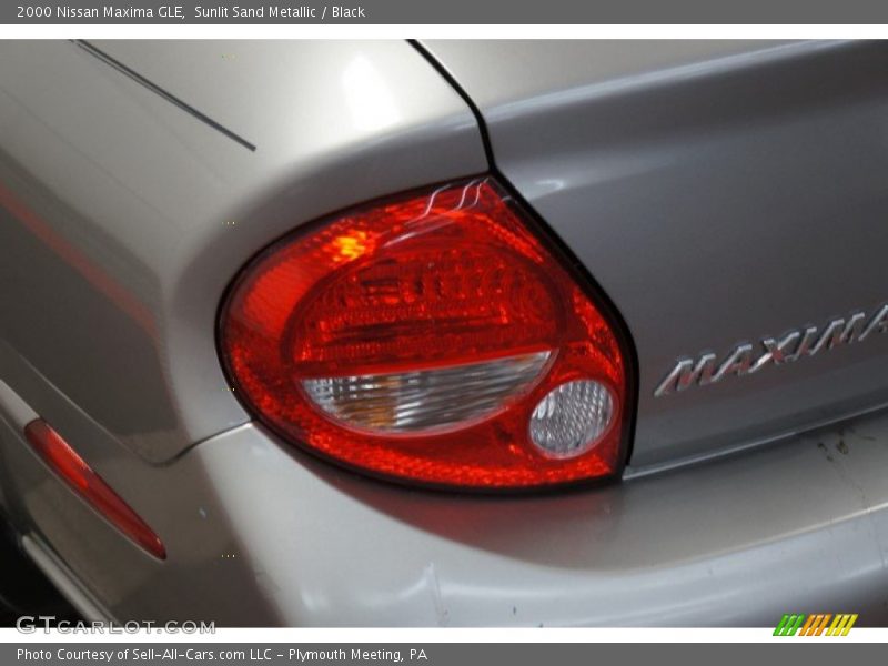 Sunlit Sand Metallic / Black 2000 Nissan Maxima GLE