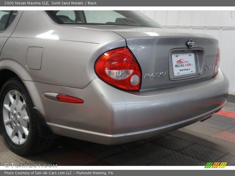 Sunlit Sand Metallic / Black 2000 Nissan Maxima GLE