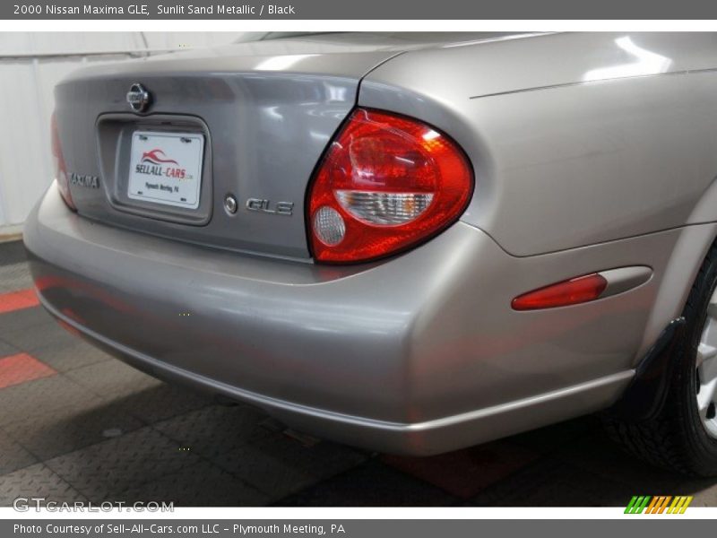 Sunlit Sand Metallic / Black 2000 Nissan Maxima GLE