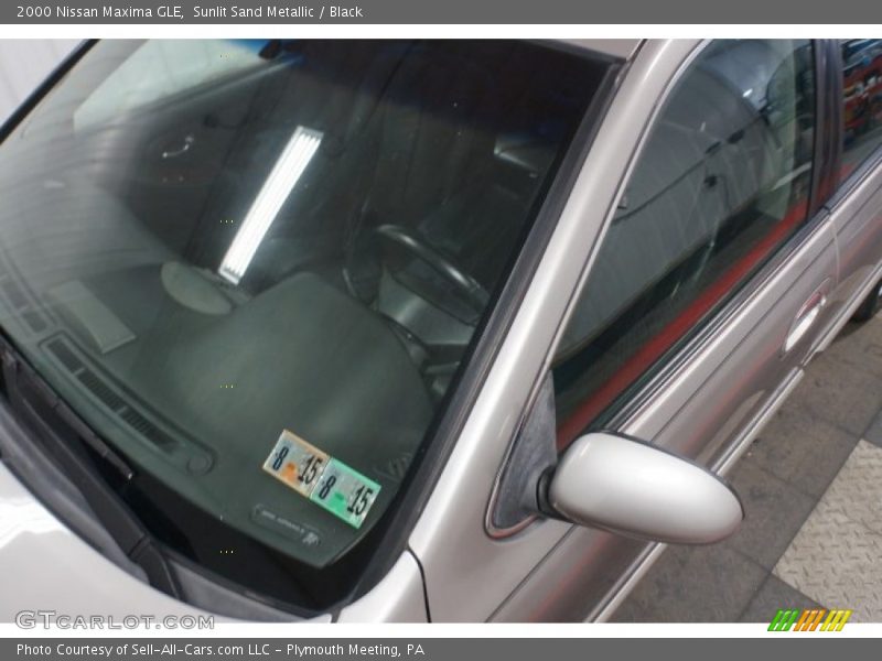 Sunlit Sand Metallic / Black 2000 Nissan Maxima GLE