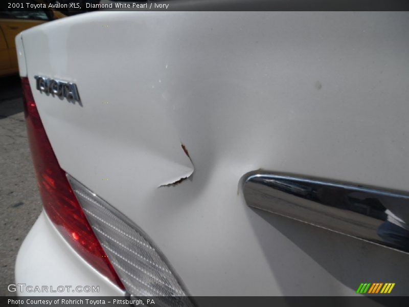 Diamond White Pearl / Ivory 2001 Toyota Avalon XLS