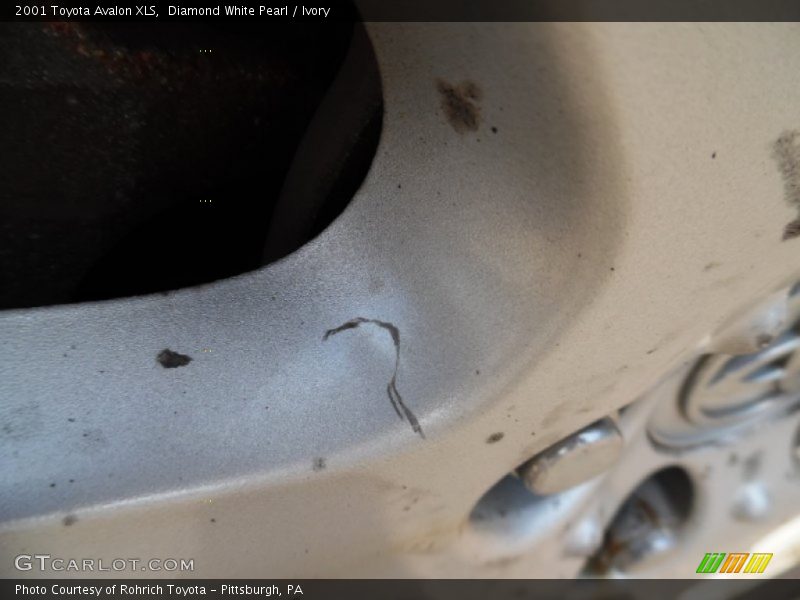 Diamond White Pearl / Ivory 2001 Toyota Avalon XLS
