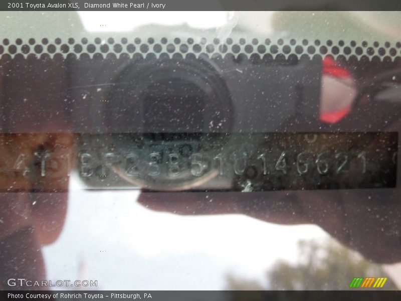 Diamond White Pearl / Ivory 2001 Toyota Avalon XLS
