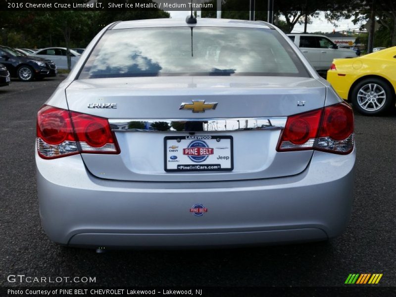 Silver Ice Metallic / Medium Titanium 2016 Chevrolet Cruze Limited LT